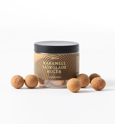 Lakriskuler med sjokolade og karamell Lakriskuler med sjokolade og karamell